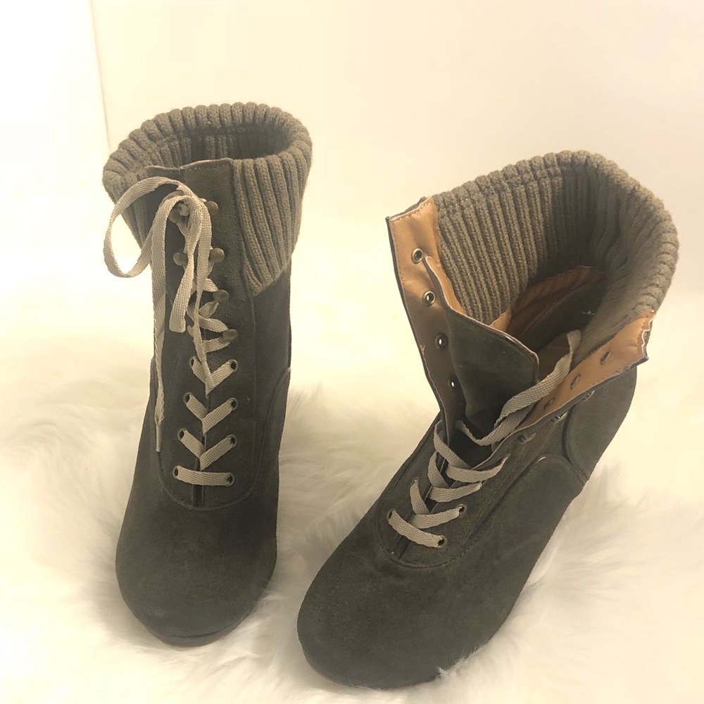Wedge Lace-Up Forest Green Booties size 8